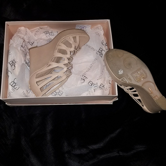 Shoe - Picture 1 of 2